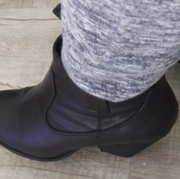 Black ankle booties - Picture 5 of 8